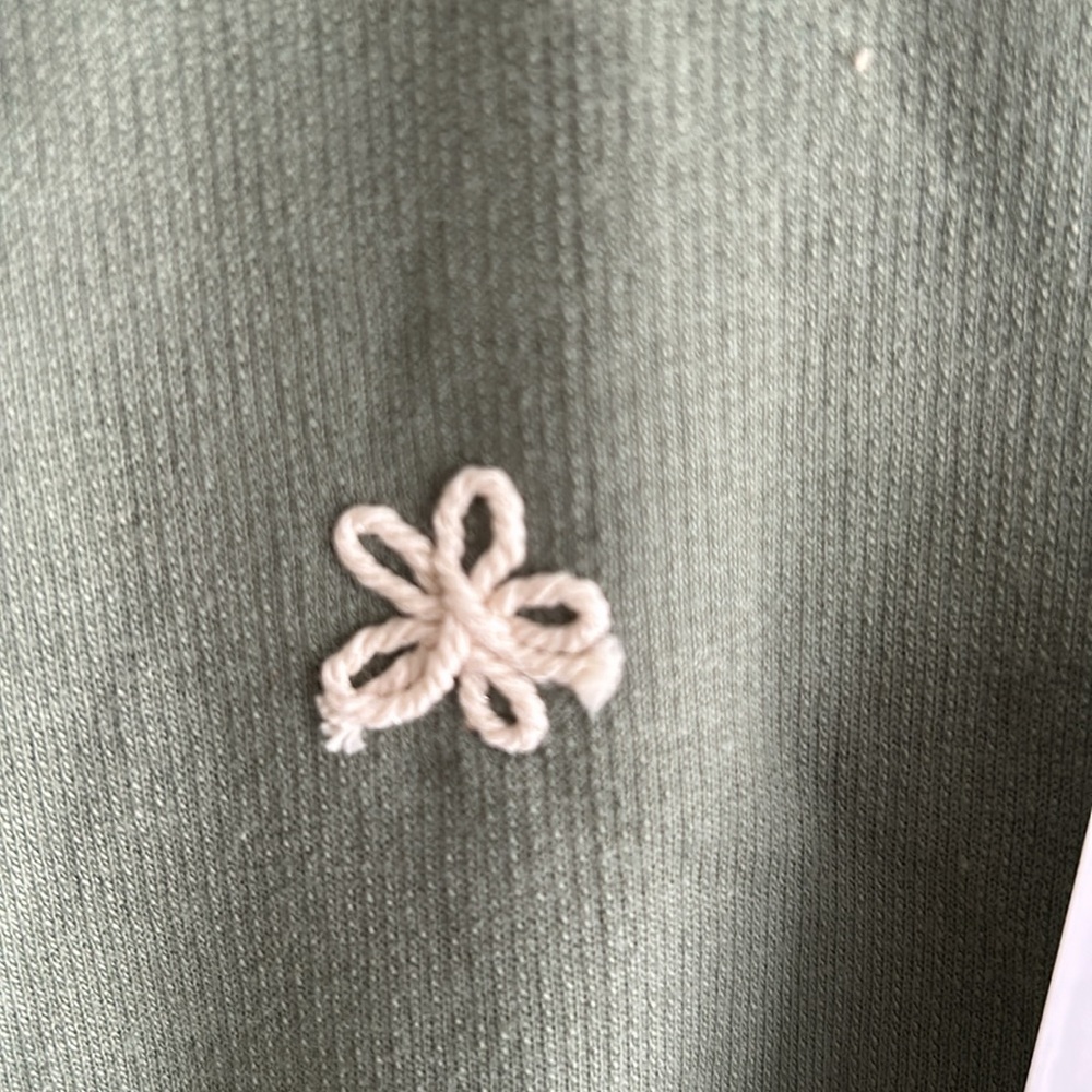 Splendid Kid's Girl Pullover Crop Sweatshirt and Sweatpants NWT Size 12 - Picture 2 of 2